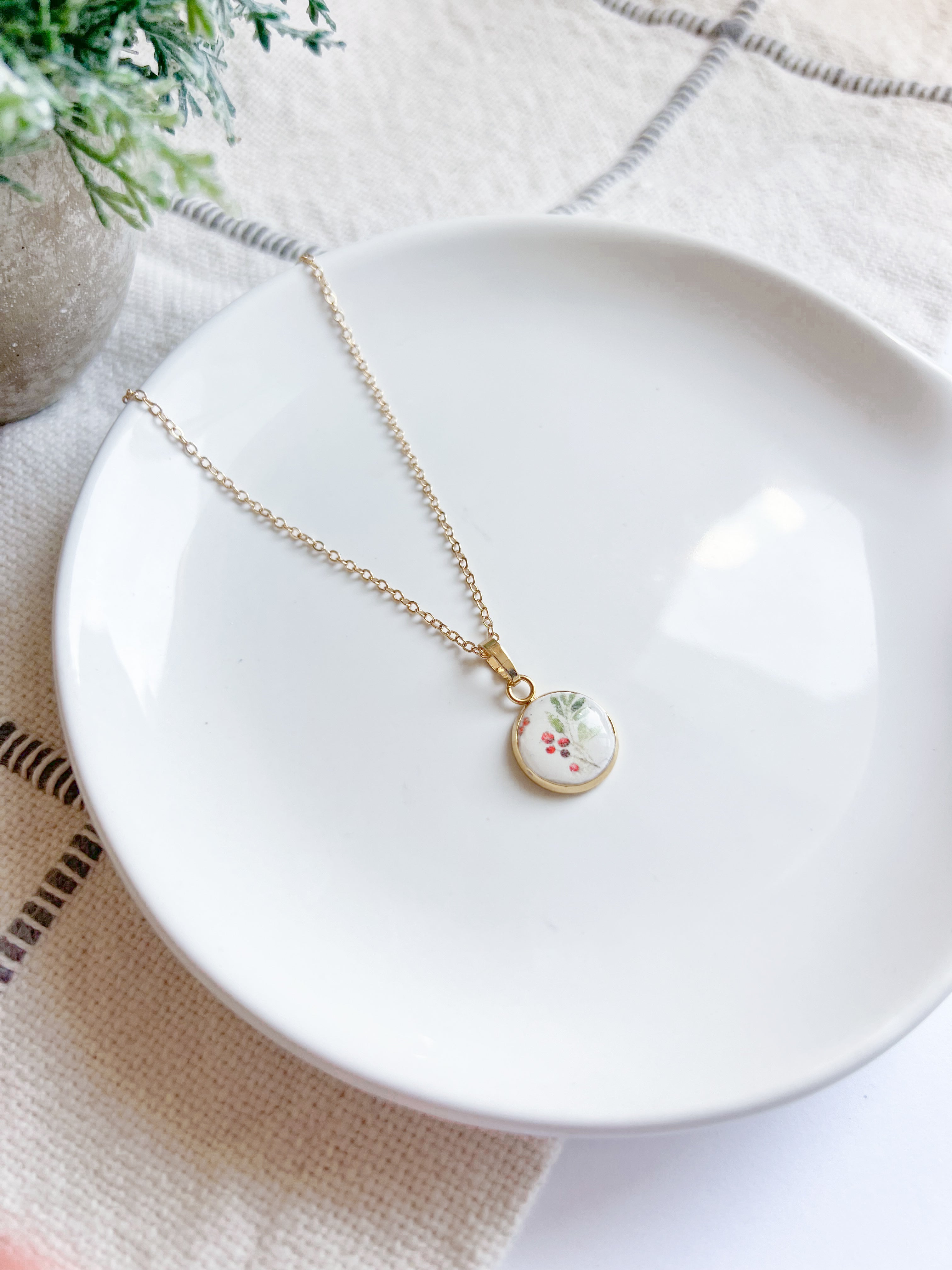 Simple Poinsettia Necklace