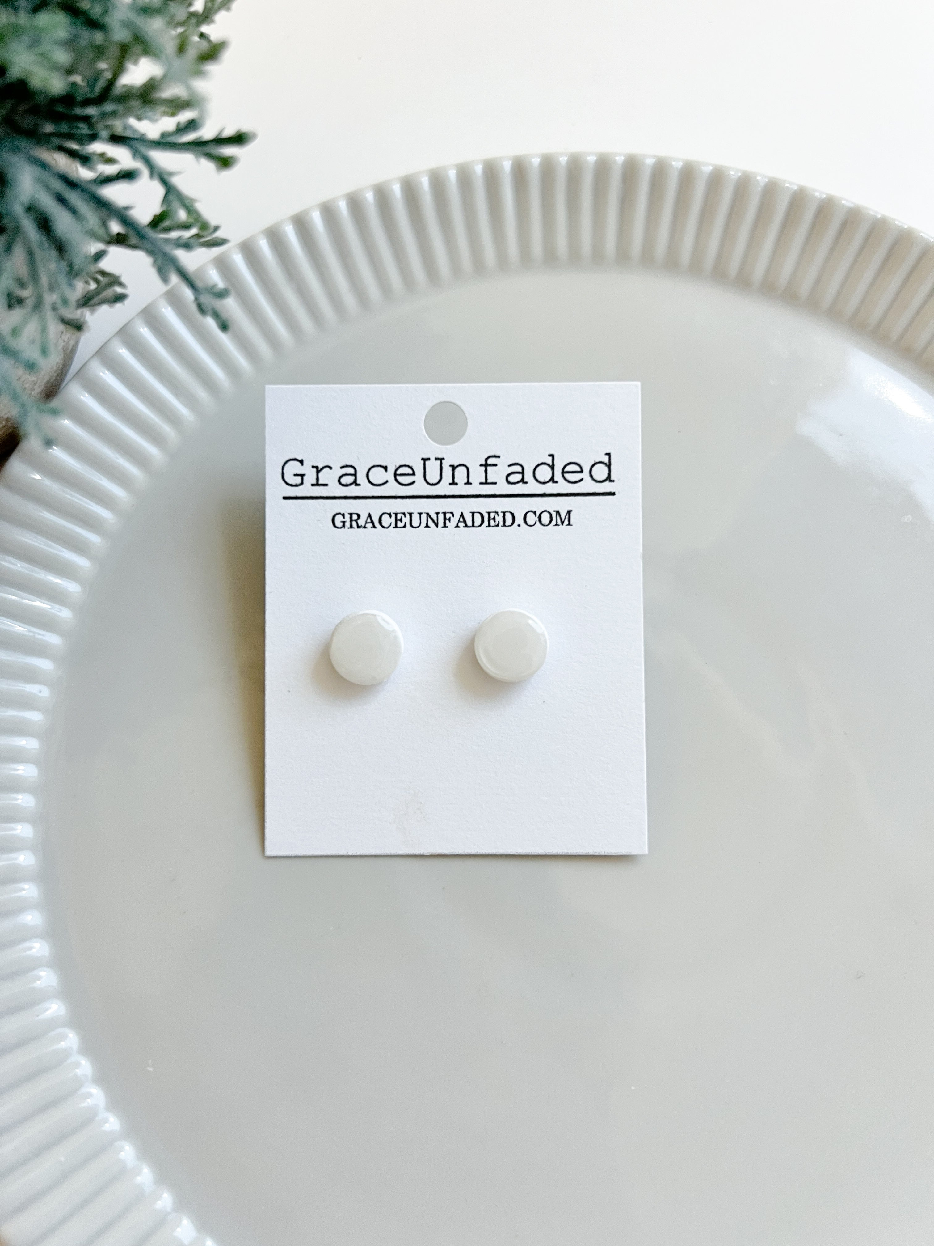 White Resin 10MM Stud