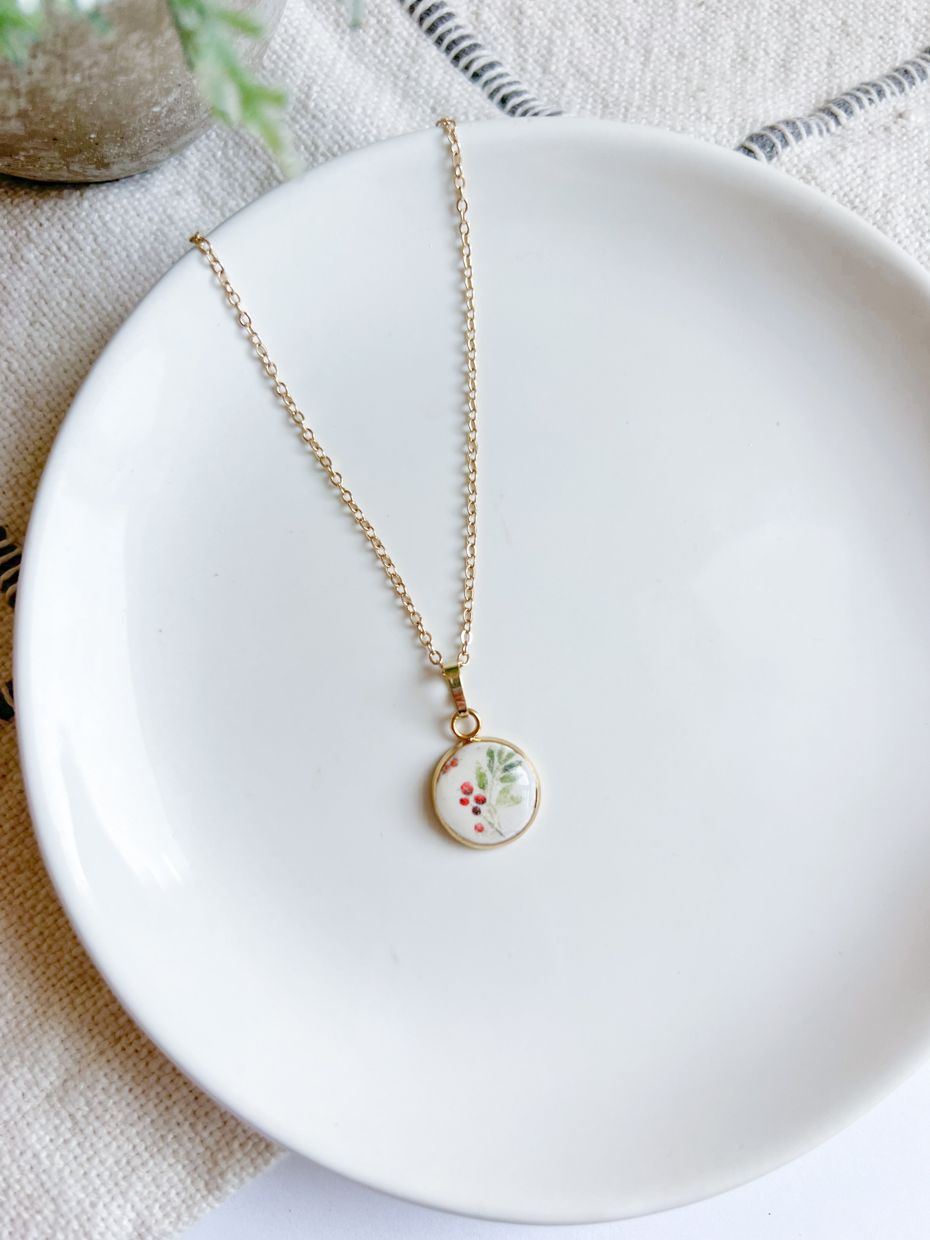Simple Poinsettia Necklace
