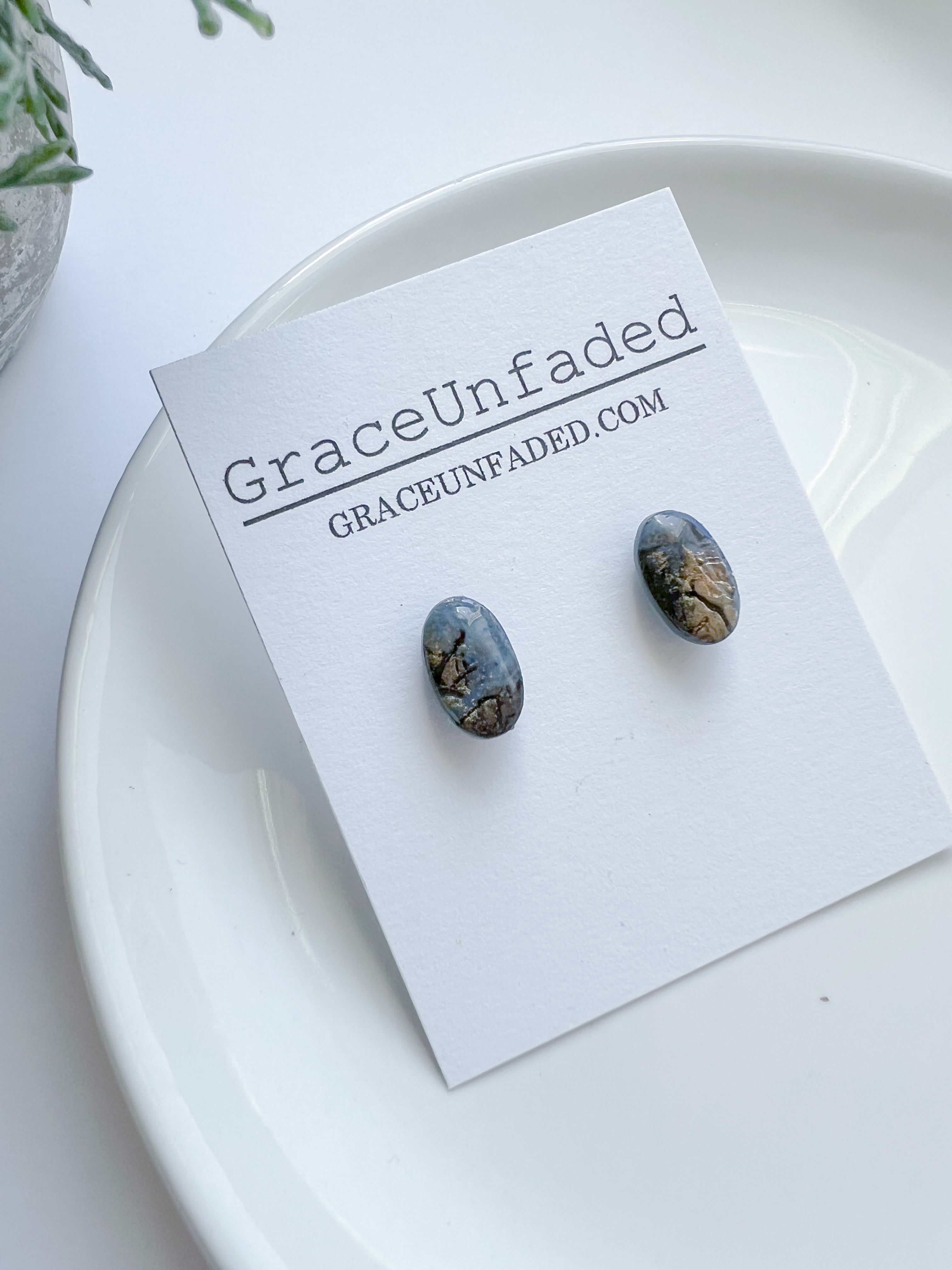 Cracked Stone Collection - Oval Stud