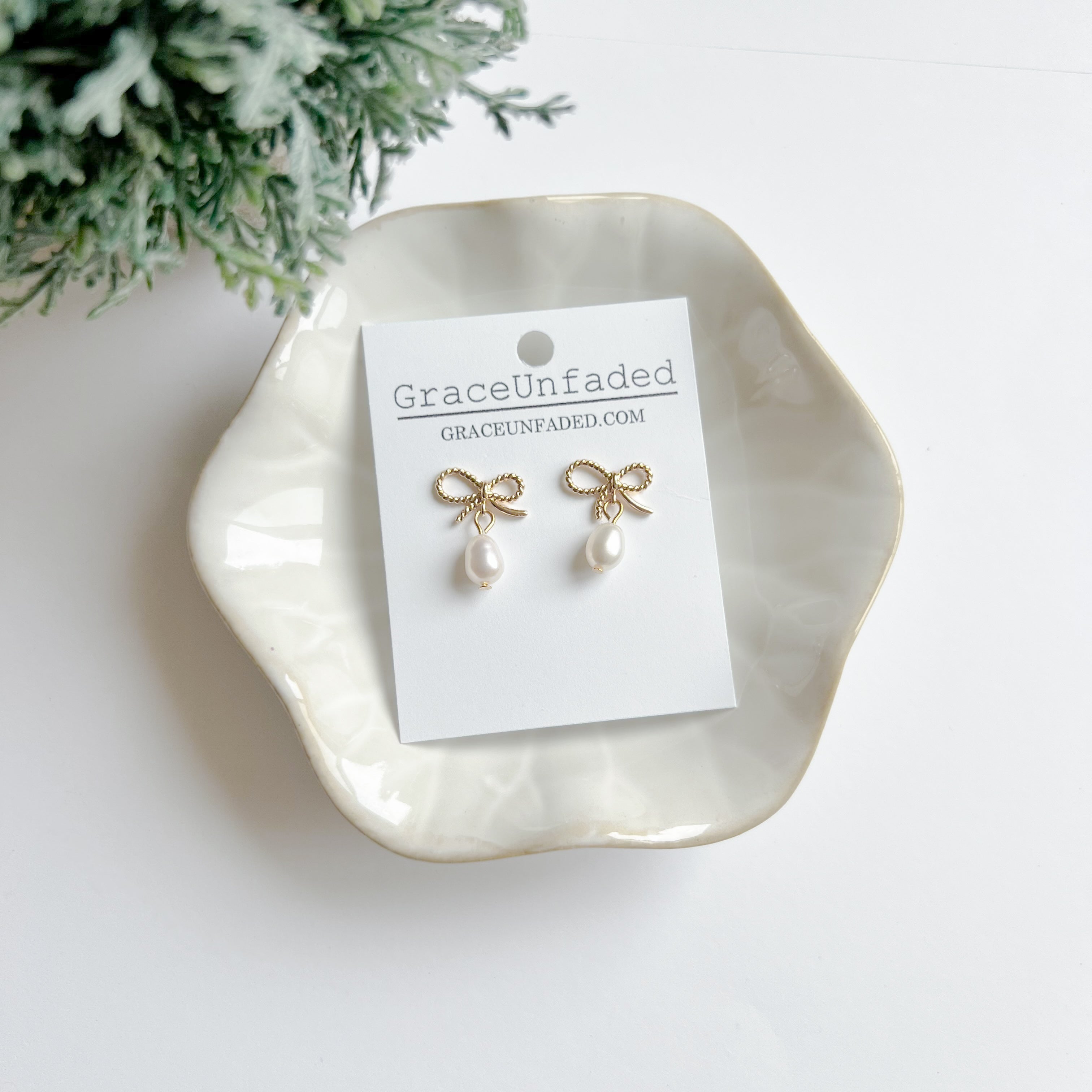Bow Pearl Drop
