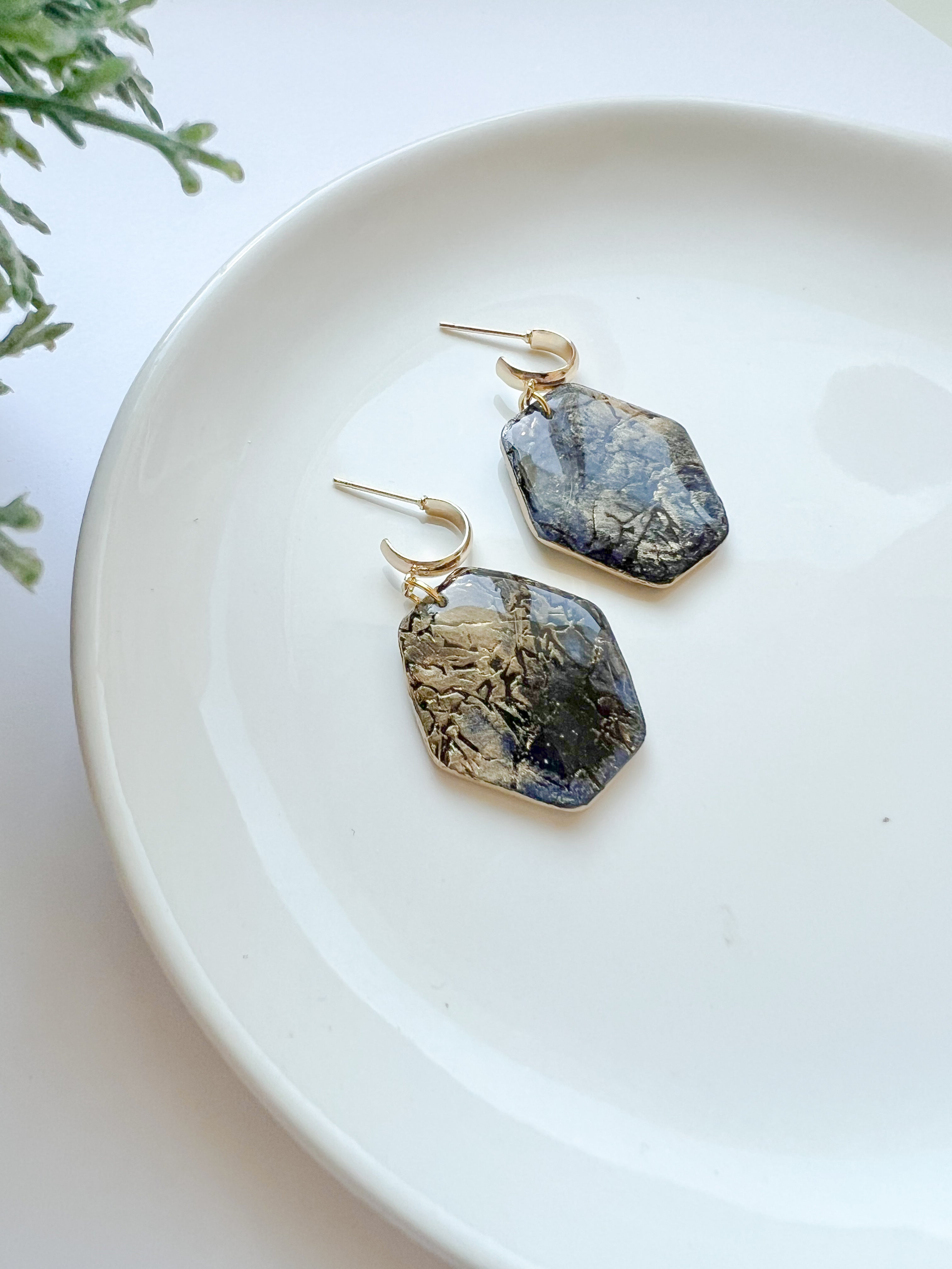 Cracked Stone Collection - Hexagon Drop