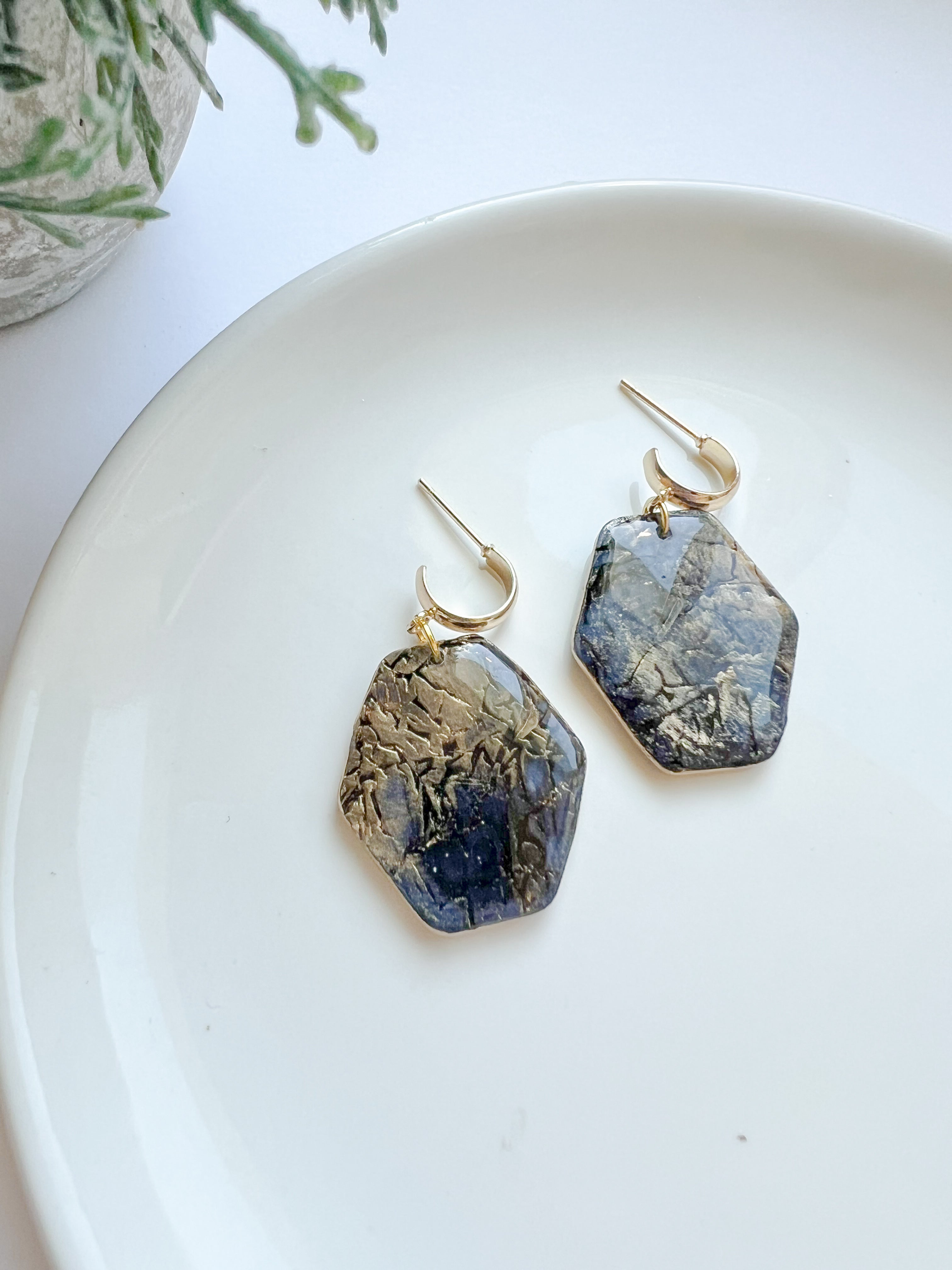 Cracked Stone Collection - Hexagon Drop