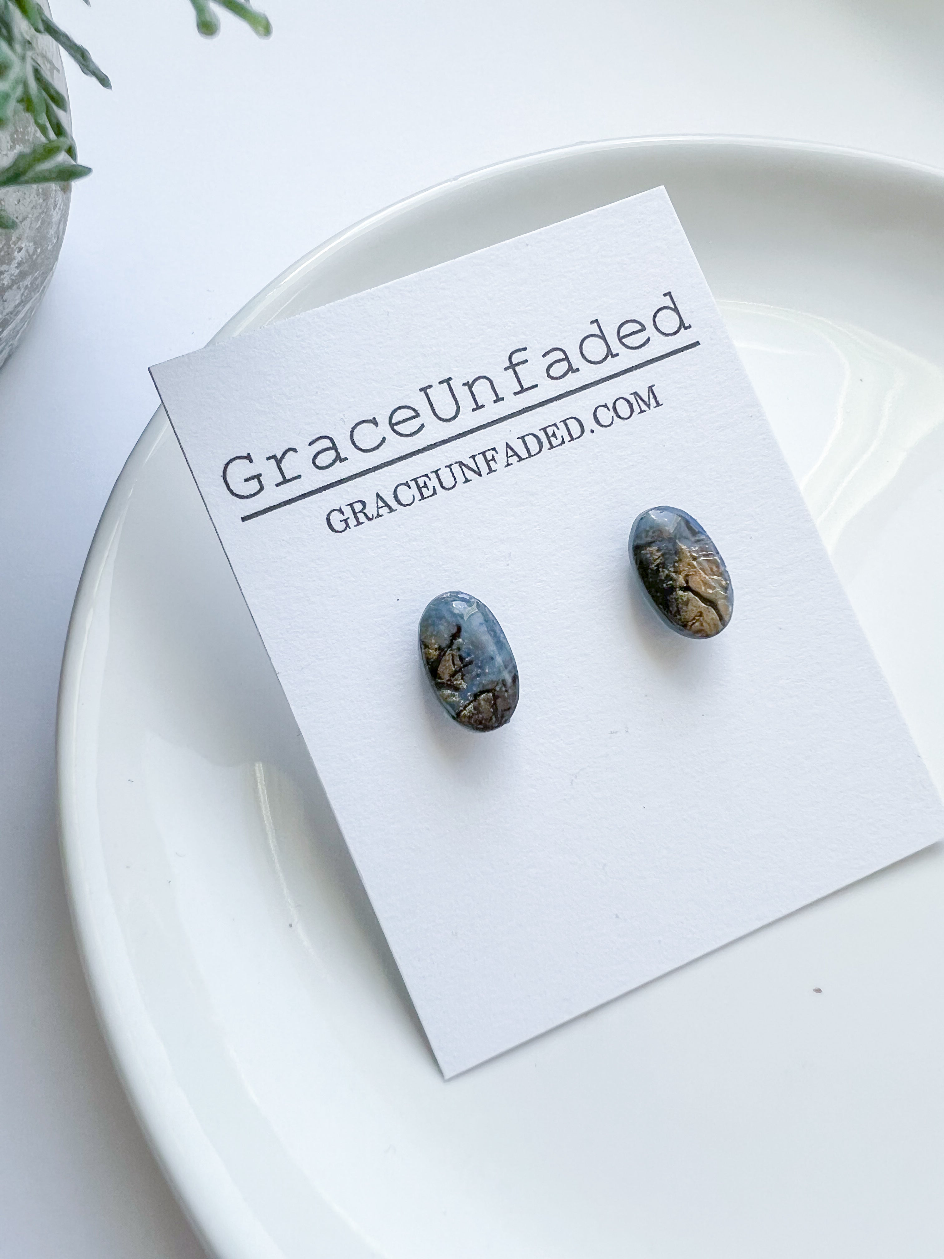 Cracked Stone Collection - Oval Stud