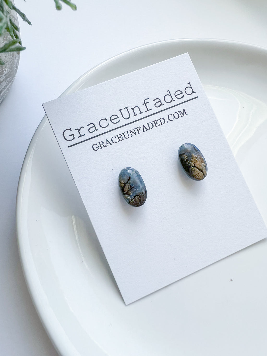 Cracked Stone Collection - Oval Stud